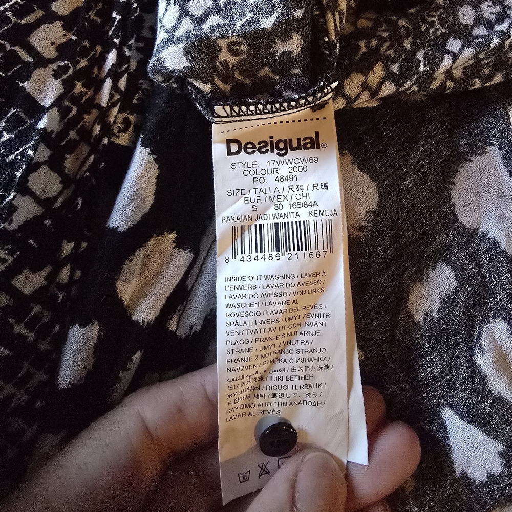 DESIGUAL Black & White Snake Print Button Down Top Shirt Blouse Size Small - Picture 7 of 7